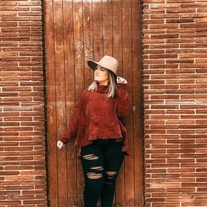 Meet your Posher, Chloe